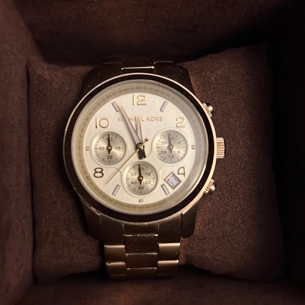 COPY - Michael Kors oversized Gold Watch - Picture 1 of 7
